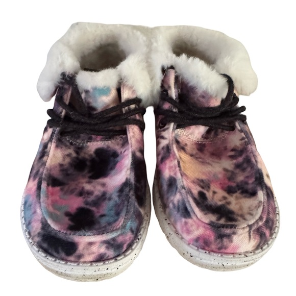 Girls Hey Dude Tie-Dye Faux Fur Lined Shoes - Picture 2 of 8